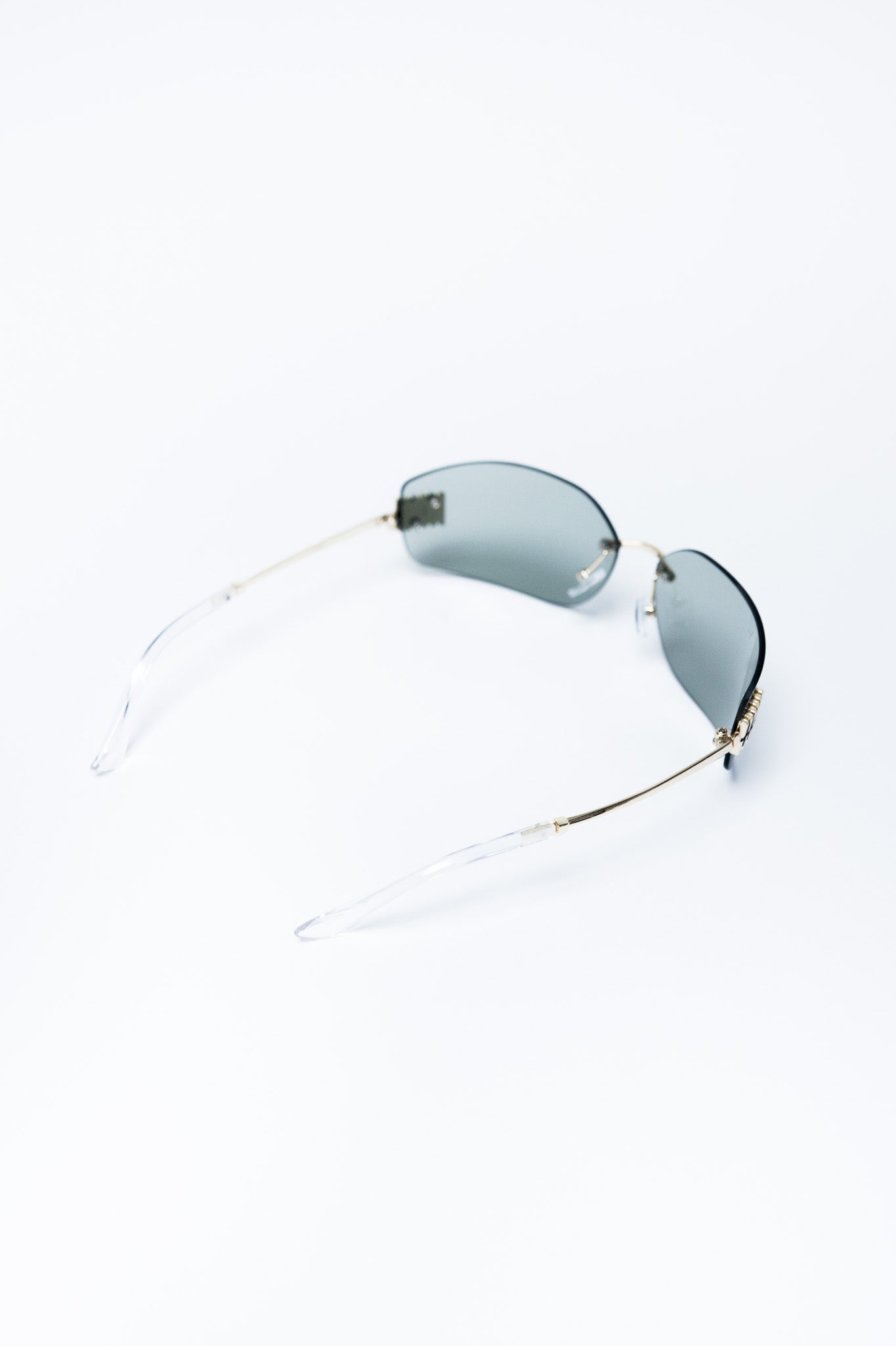 Lentes Sol Curvy-Friendly Rimless Verde Humo Inspired