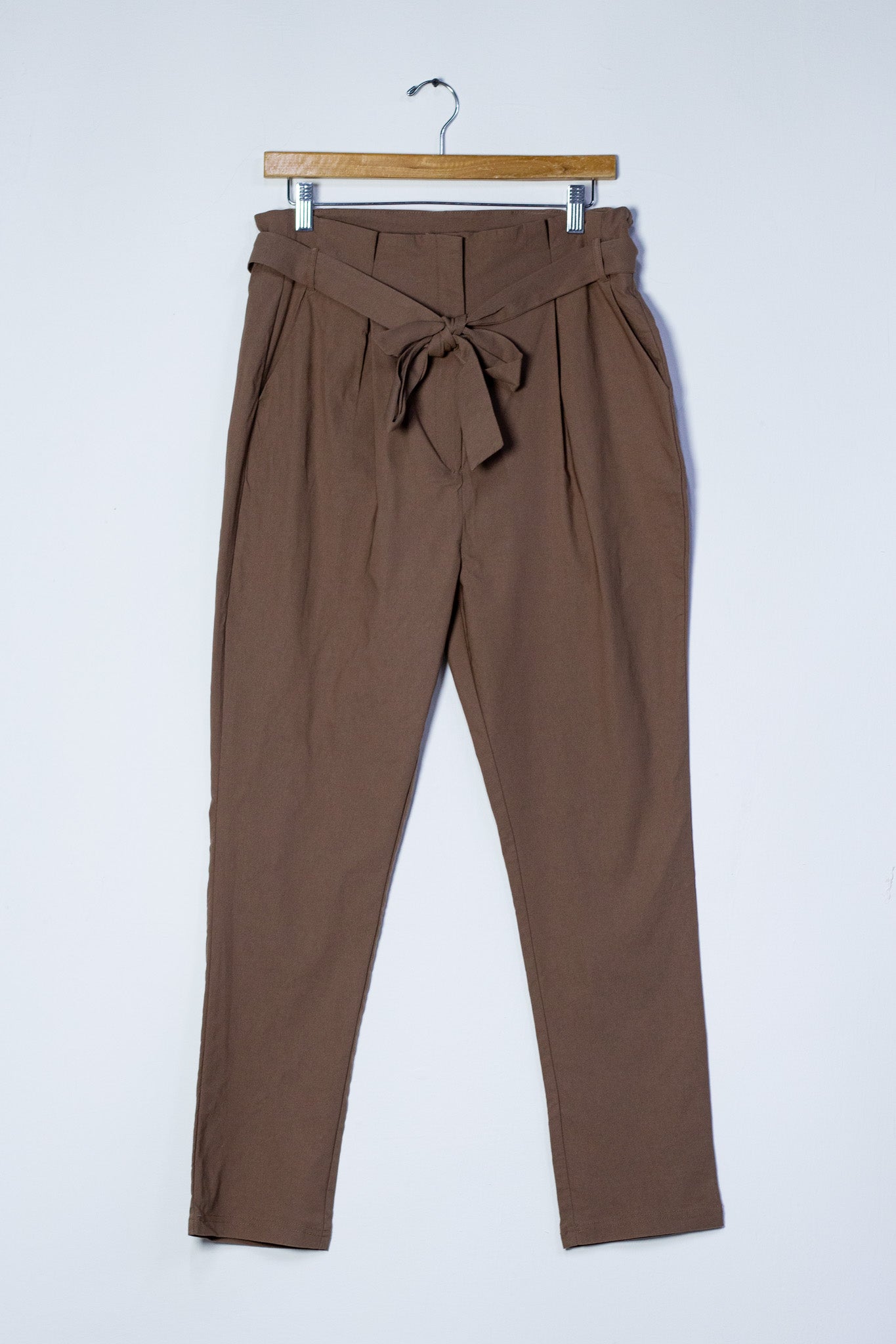 Pantalon de vestir con lazo negro