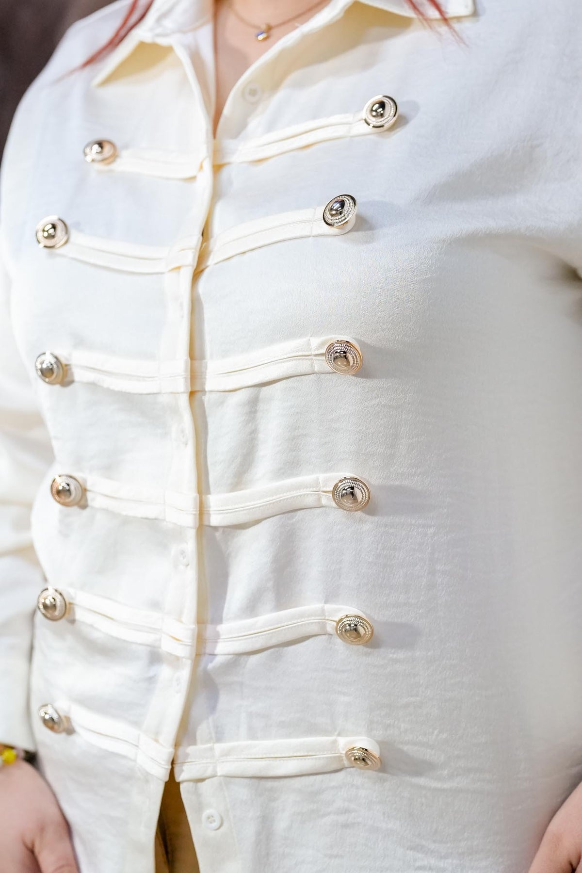 Camisa Curvy Botones Dorados Militar Beige