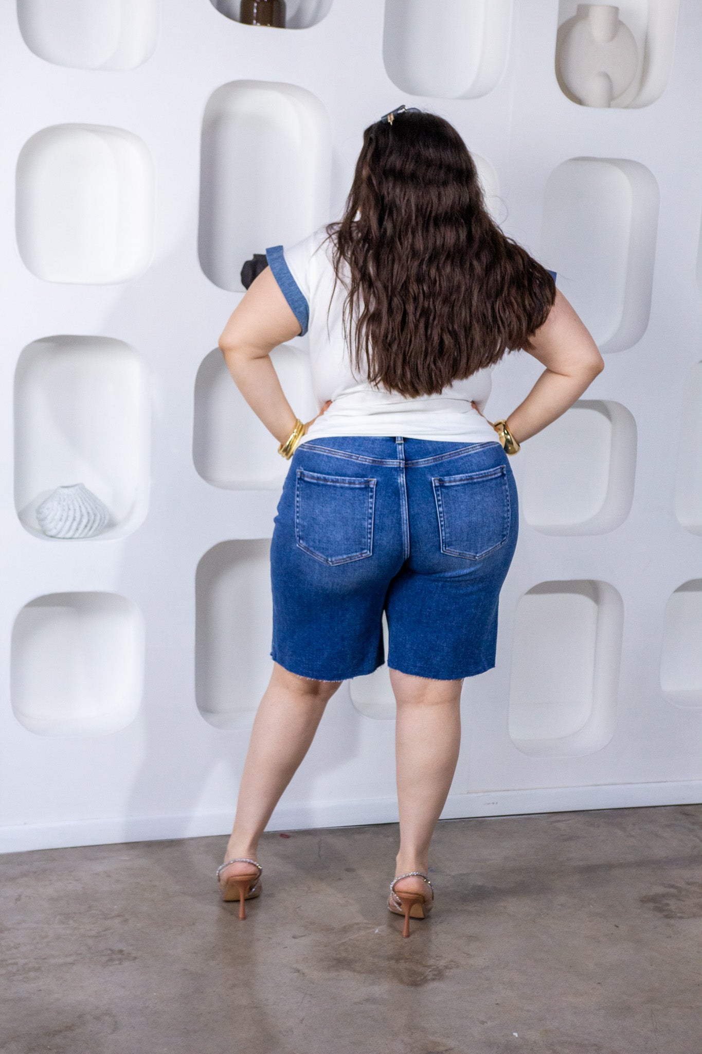 Blusa Curvy con Bolsillo Denim y Charms Dorados Blanco