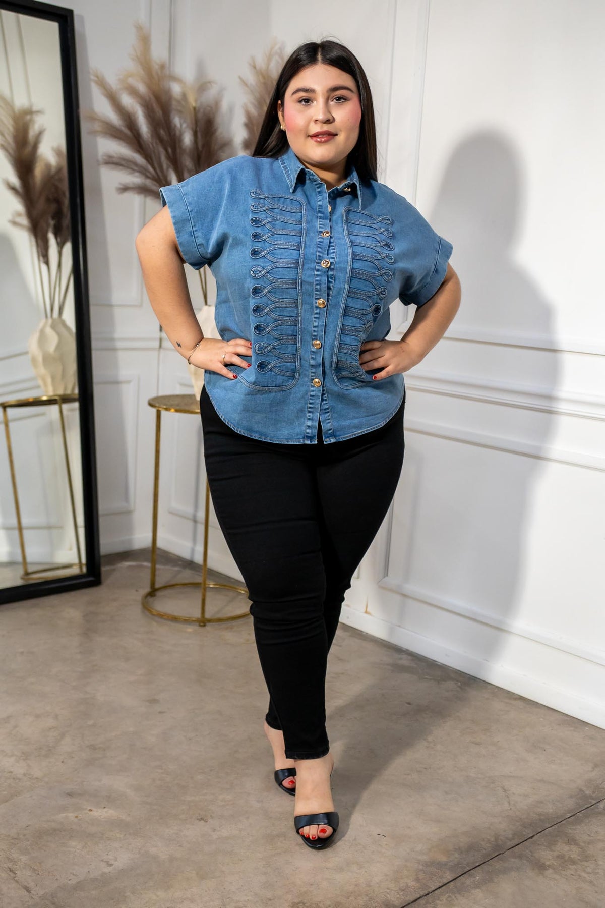 Camisa Curvy Denim Bordado Napoleón Azul Claro