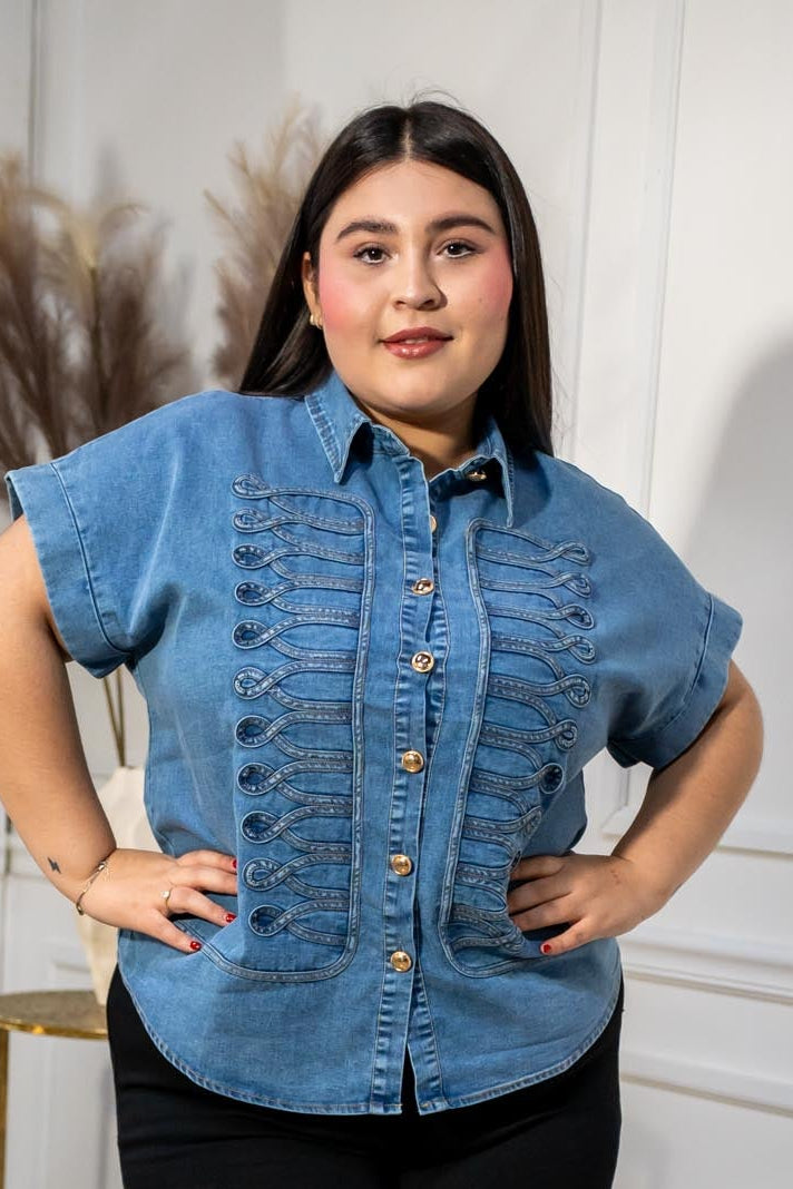 Camisa Curvy Denim Bordado Napoleón Azul Claro