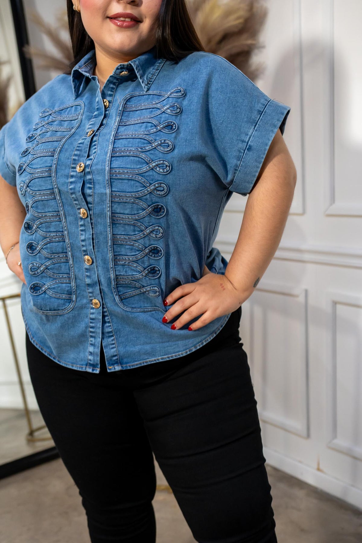 Camisa Curvy Denim Bordado Napoleón Azul Claro