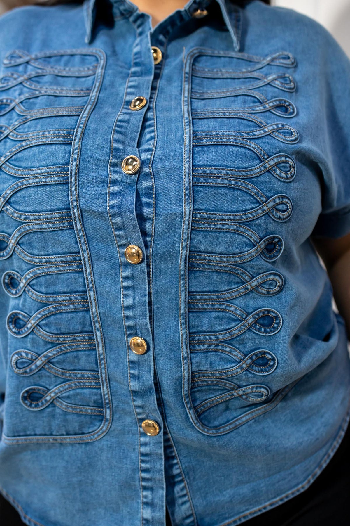 Camisa Curvy Denim Bordado Napoleón Azul Claro