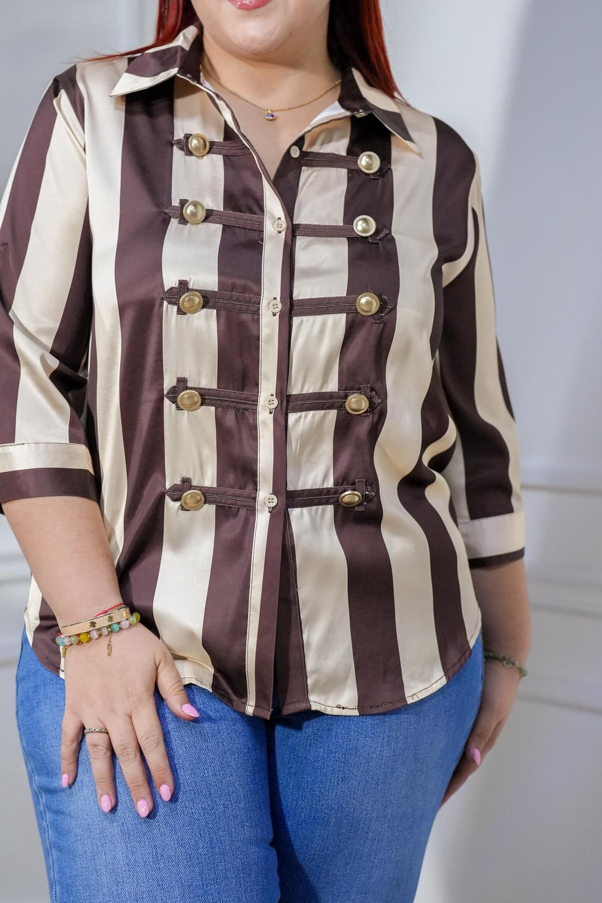 Camisa Curvy Satín Rayas Botones Dorados Café