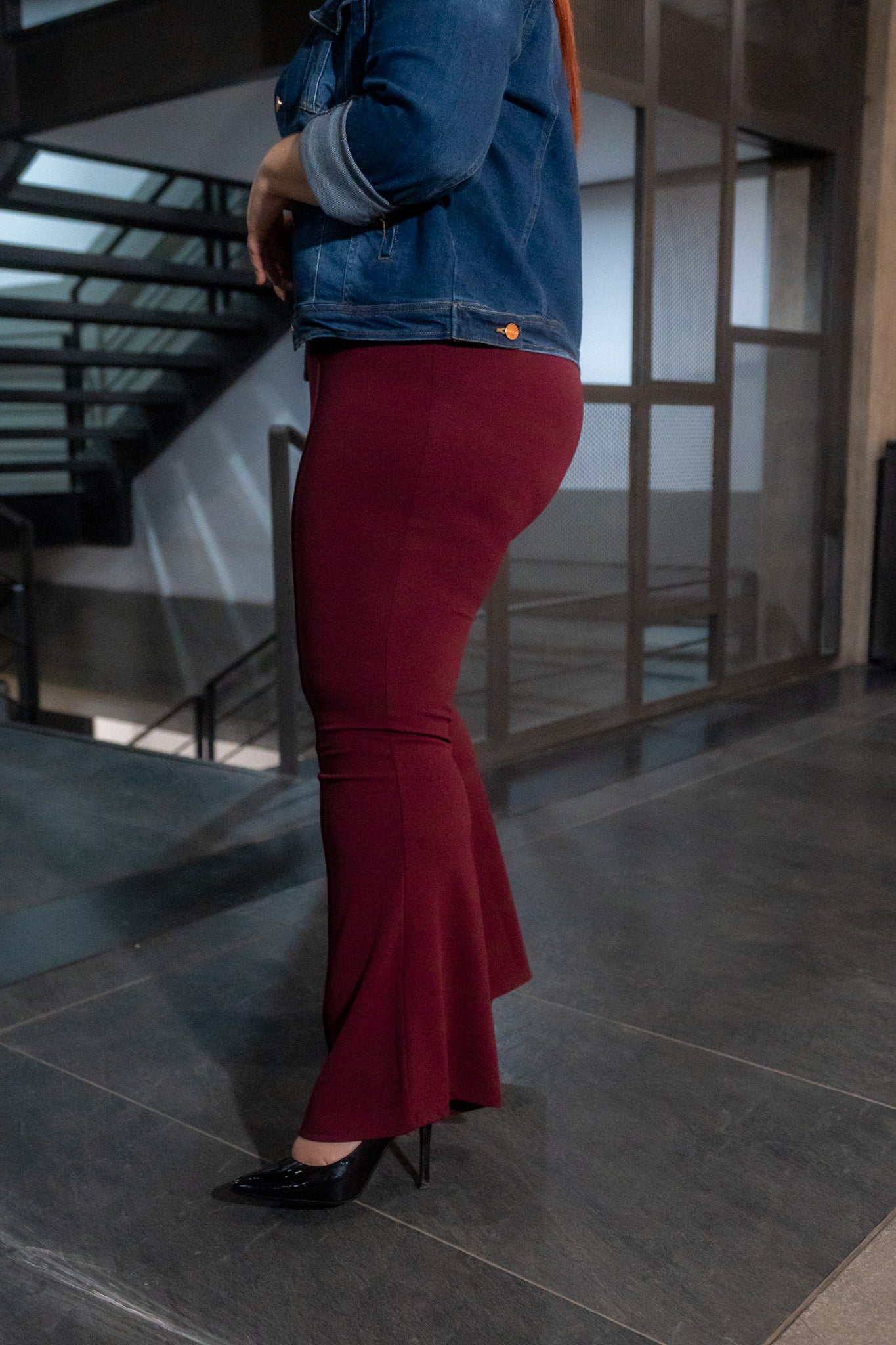 Pantalon de vestir campana tinto