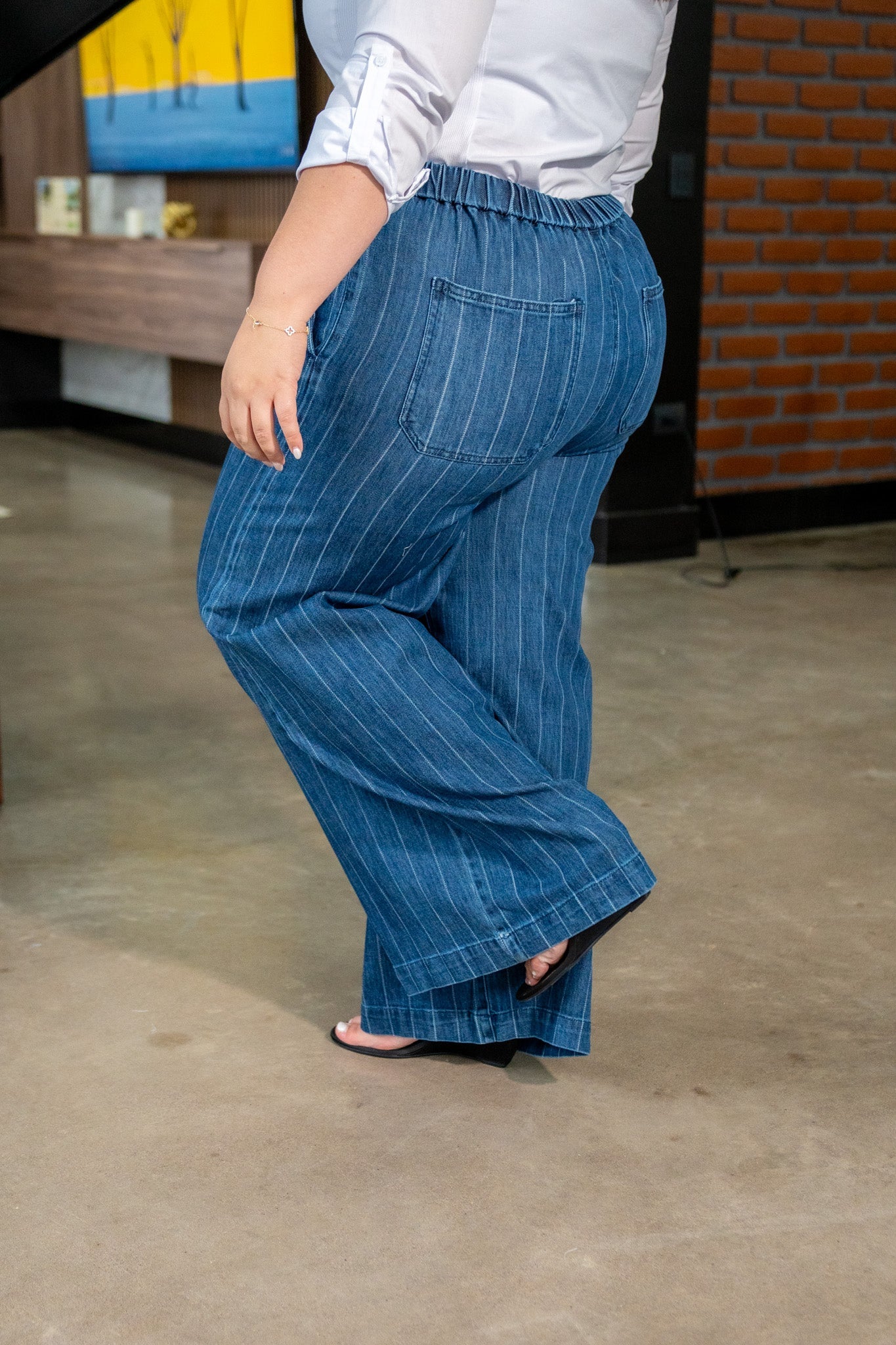 Jeans Curvy Recto Wide Leg con Lineas Oscuro