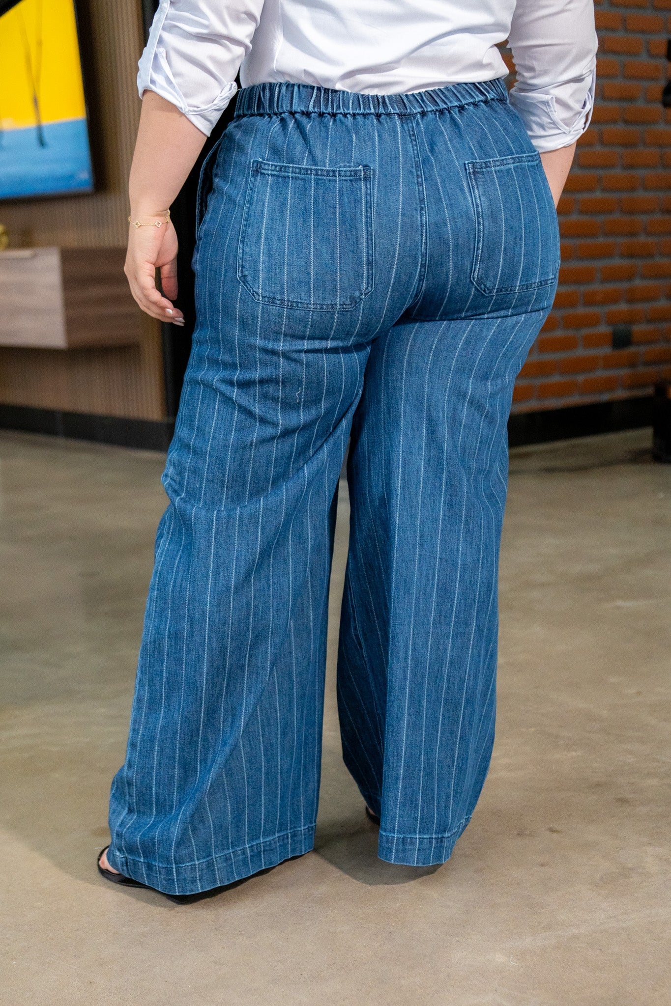 Jeans Curvy Recto Wide Leg con Lineas Oscuro