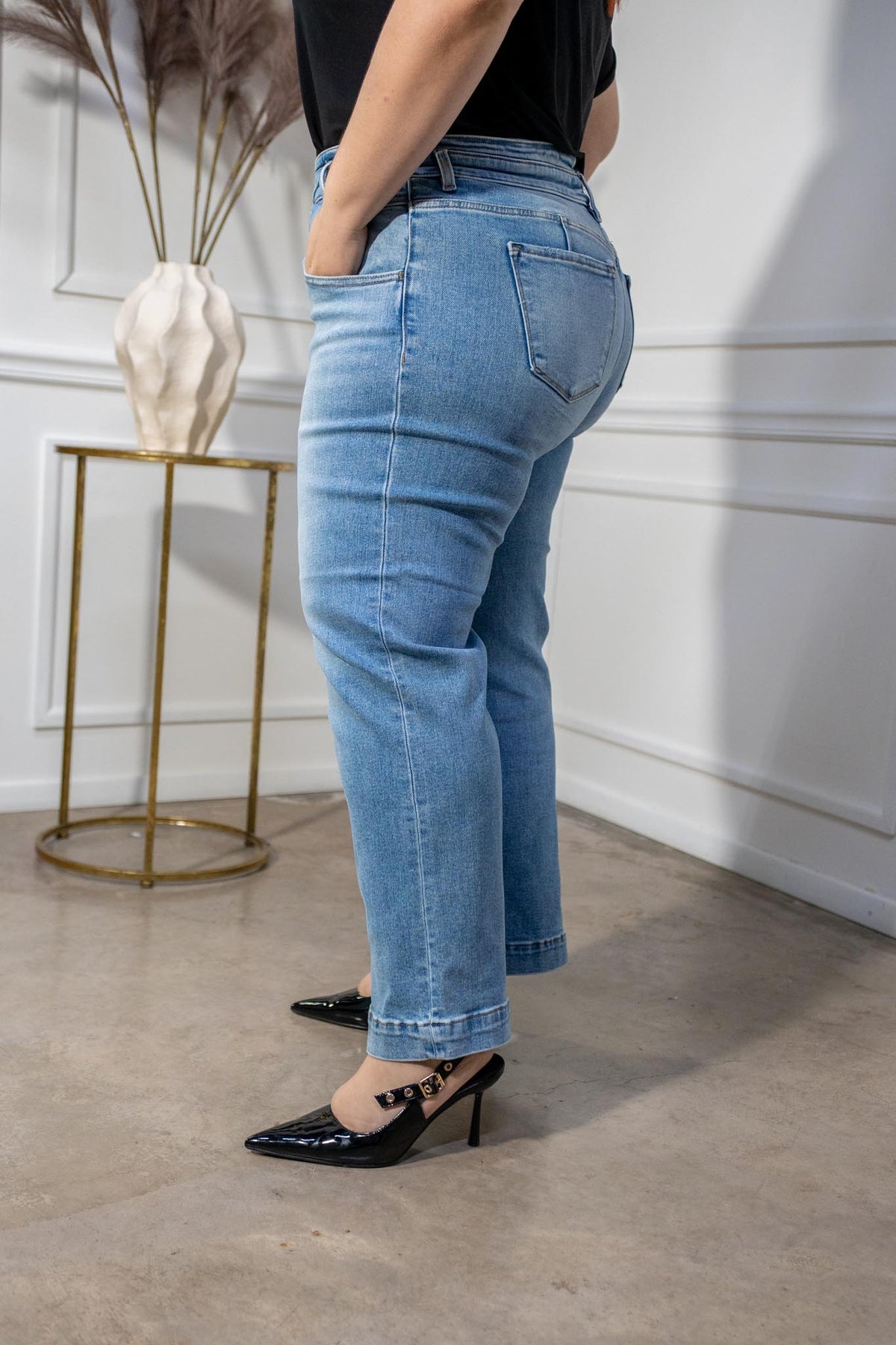 Jeans Curvy Recto Crop Detalle Azul Claro