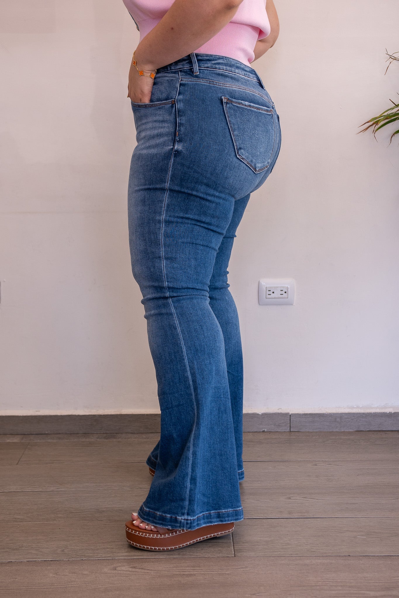Jeans Curvy Campana Bell Bottom Cintura Alta Azul Oscuro