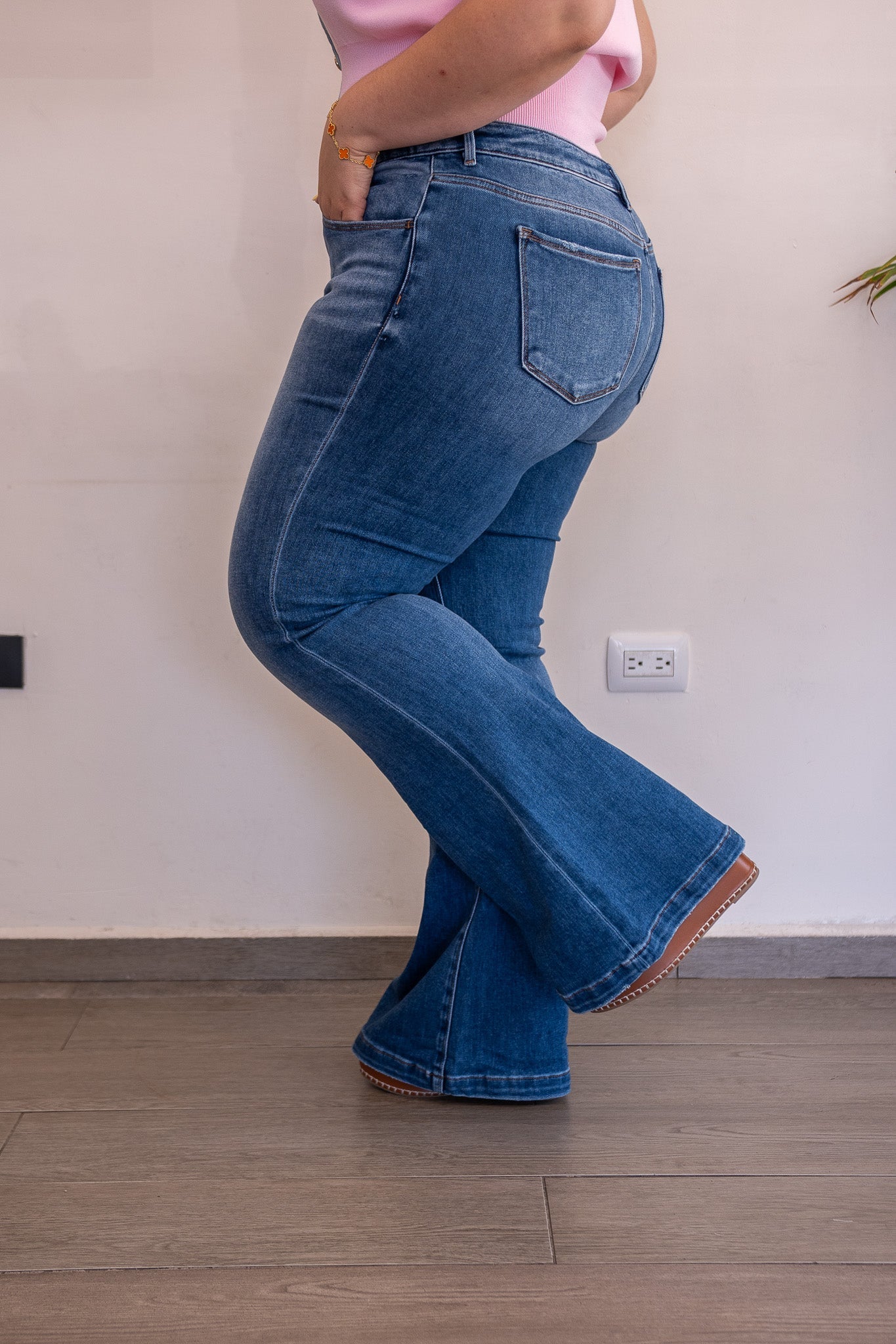 Jeans Curvy Campana Bell Bottom Cintura Alta Azul Oscuro
