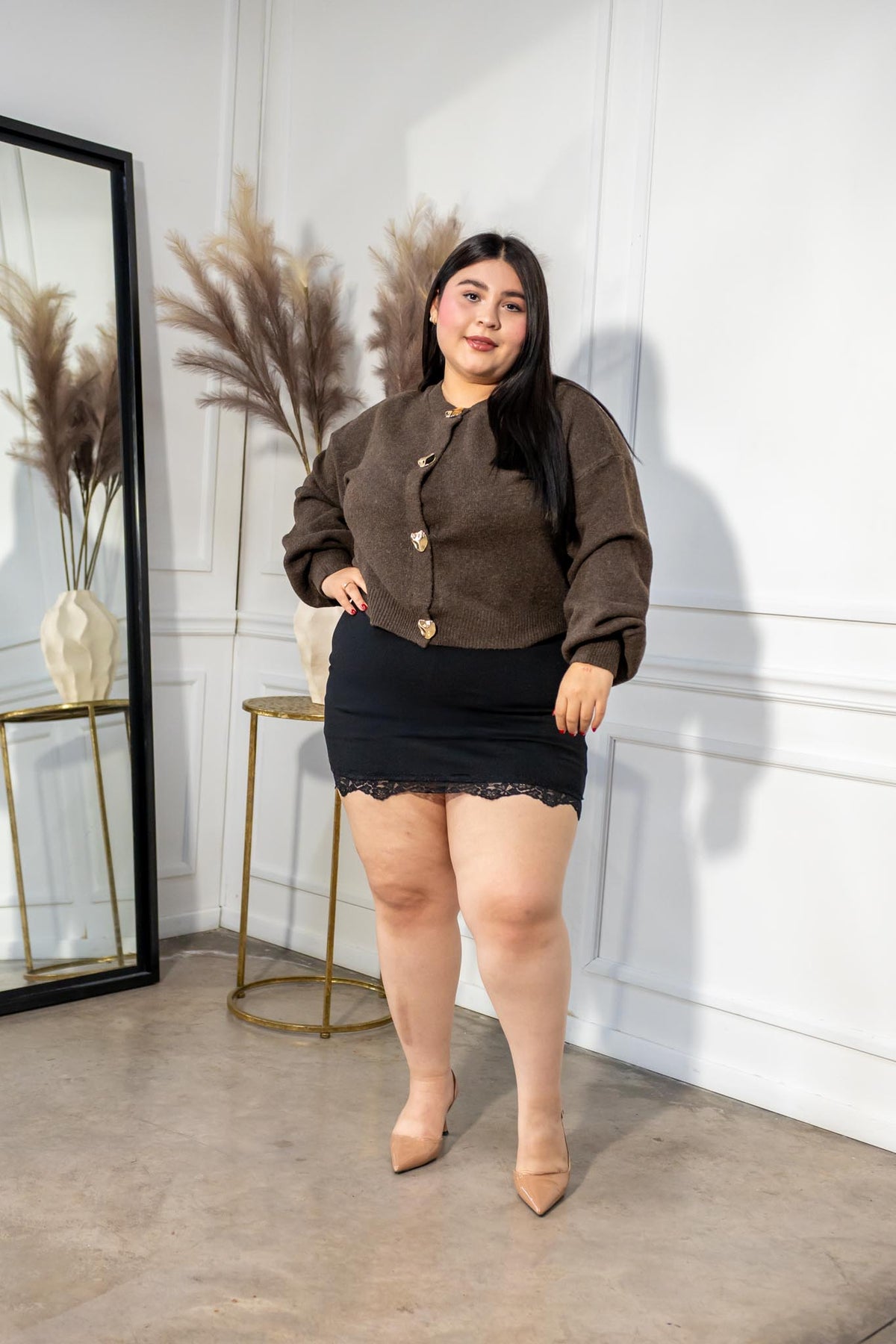 Suéter Curvy Liso Detalle Botones Café