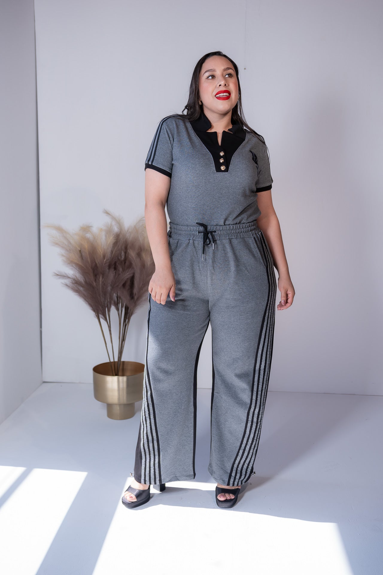 Conjunto Pantalon Con Lineas Gris