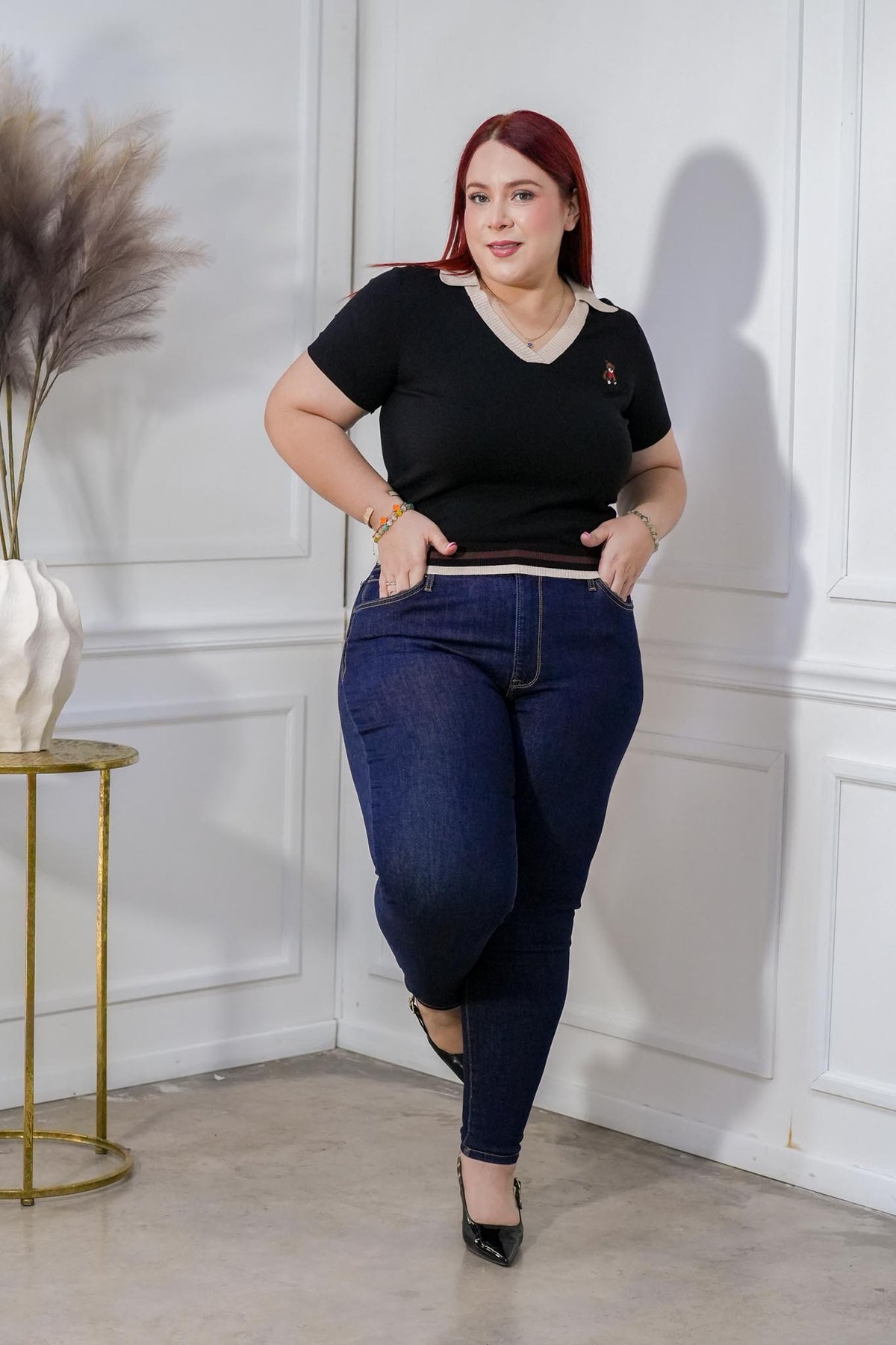 Blusa Curvy Punto Detalle Cuello Negro