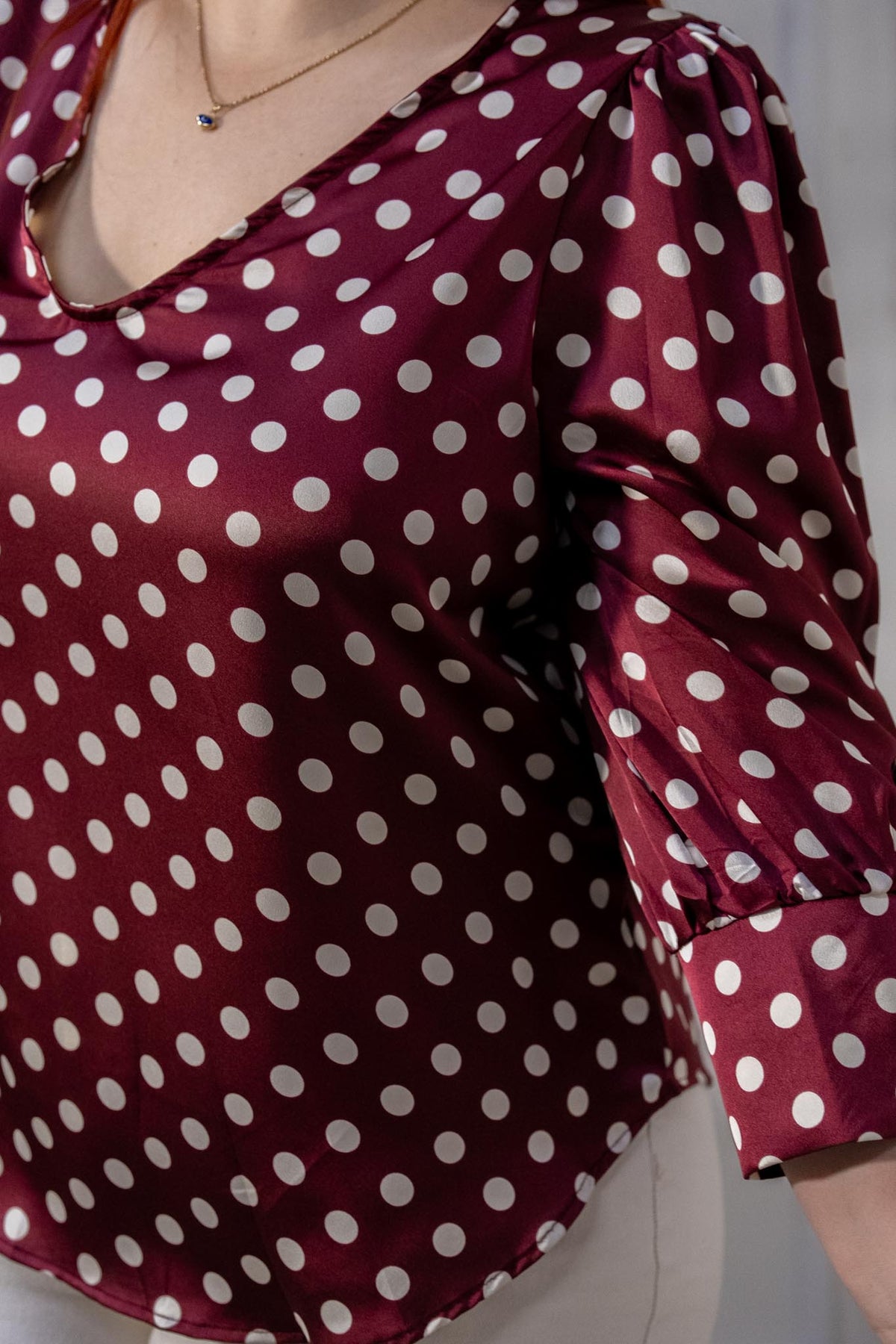 Blusa Curvy Satín Polka Escote V Manga 3/4 Tinto