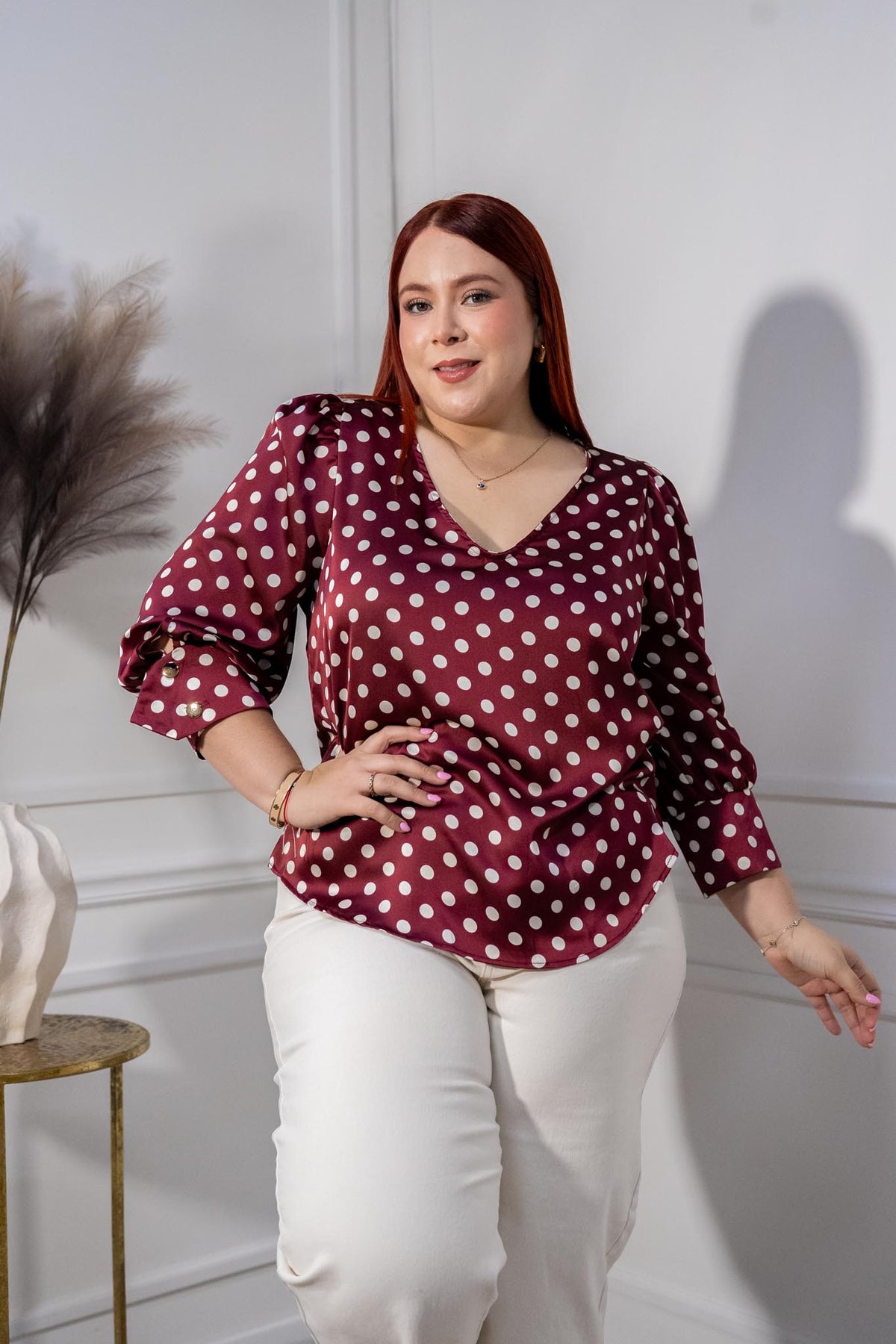 Blusa Curvy Satín Polka Tinto