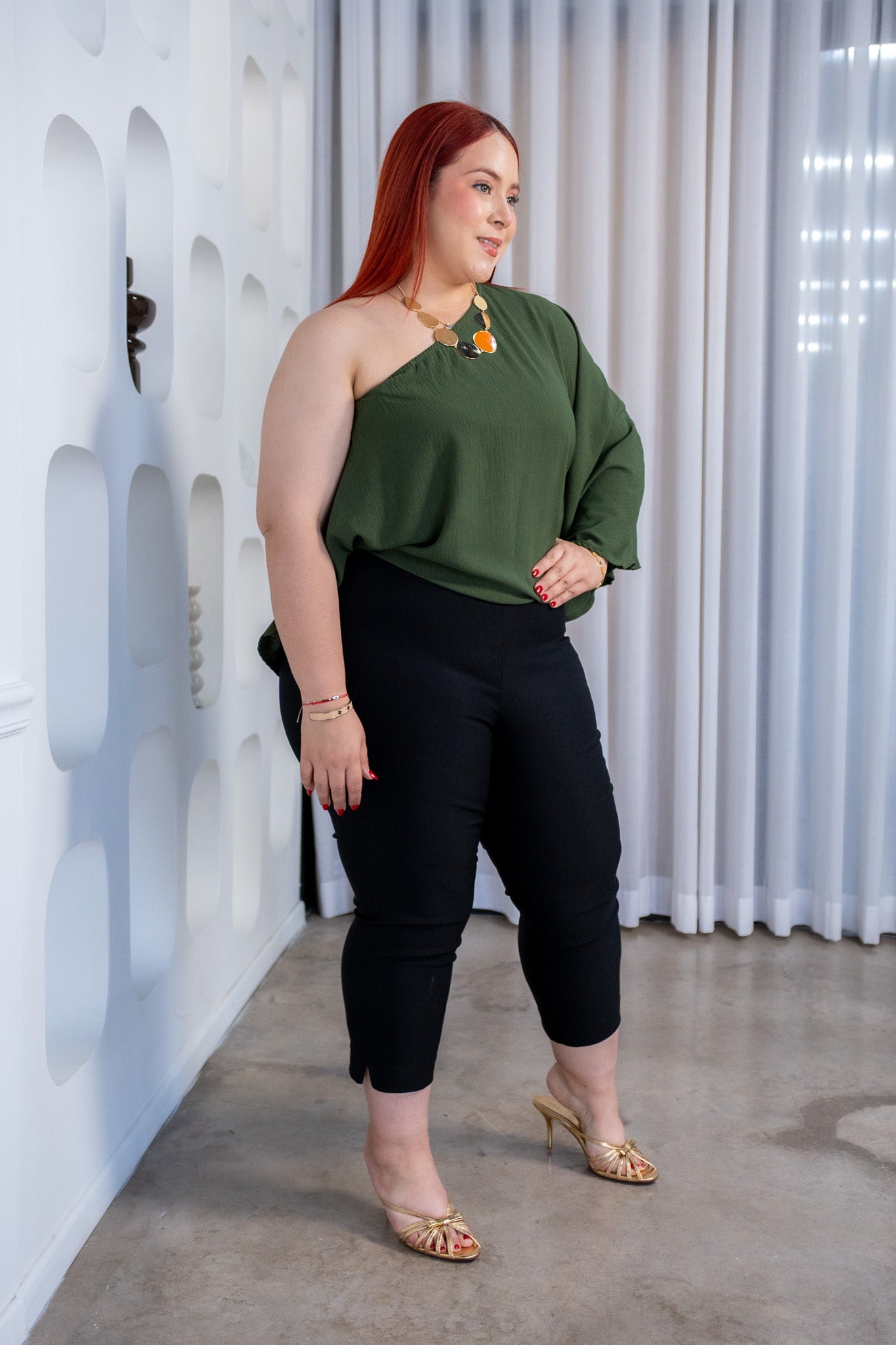 Blusa Curvy One Shoulder Holgada Olivo
