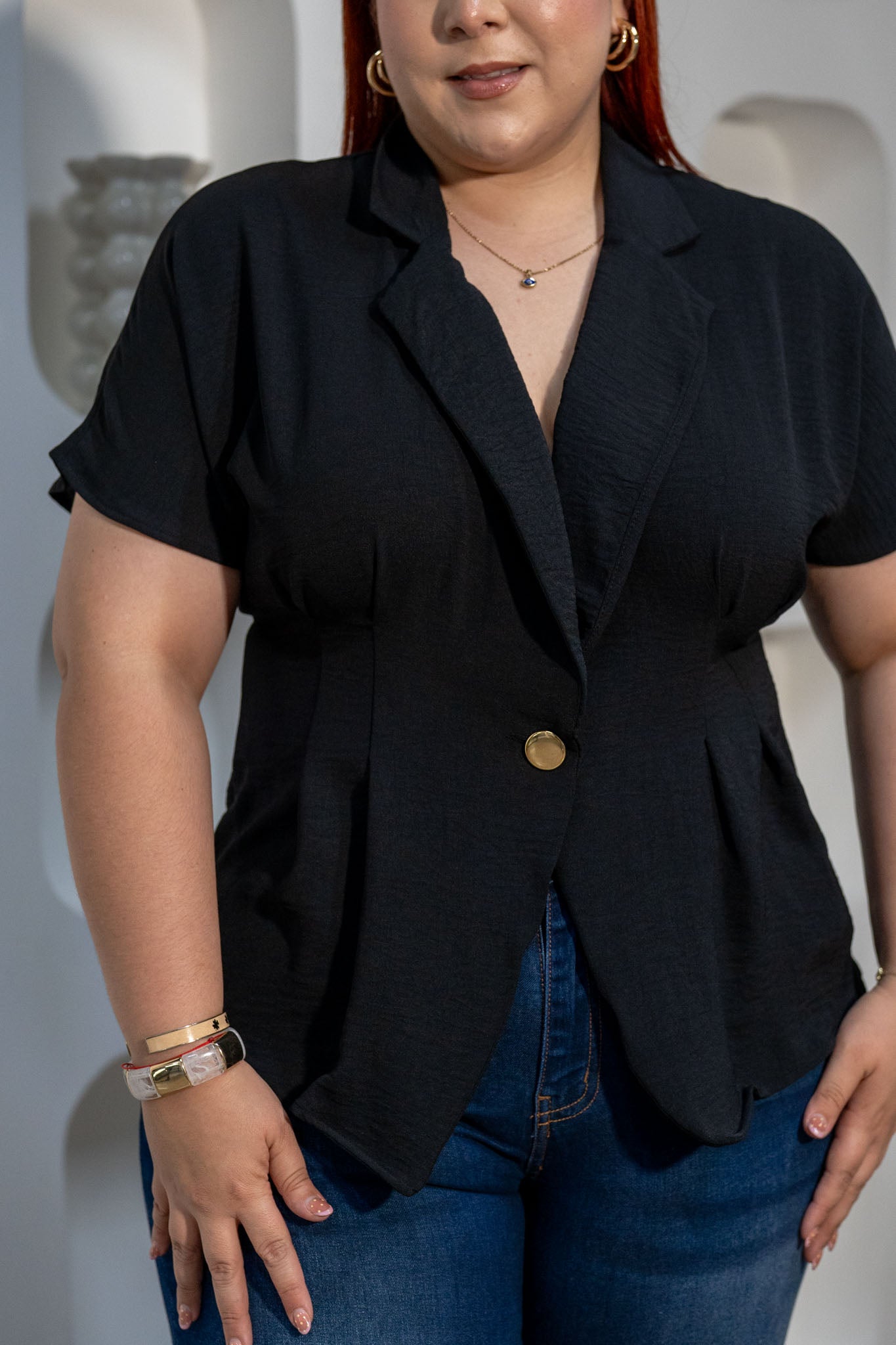 Blusa Cruzada con Botón Curvy Negra