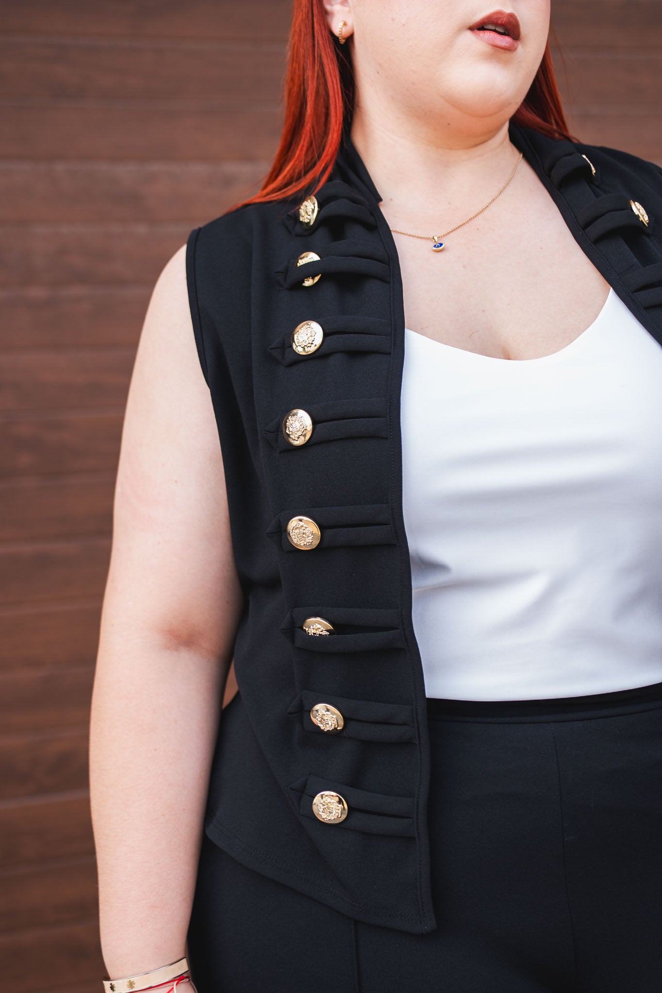 Chaleco Detalle Botones Curvy Negro
