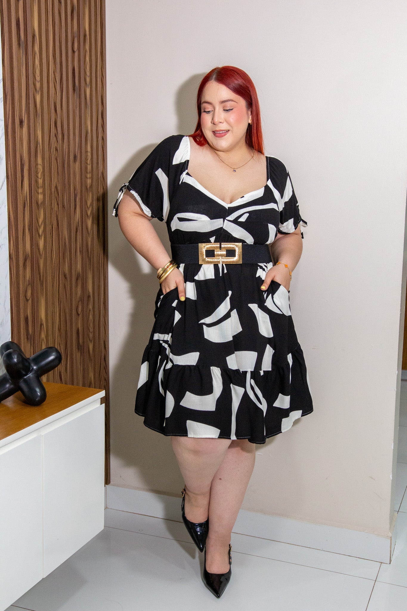 Vestido Corto Curvy Abstracto Manga Globo Cinto Tela Negro Blanco