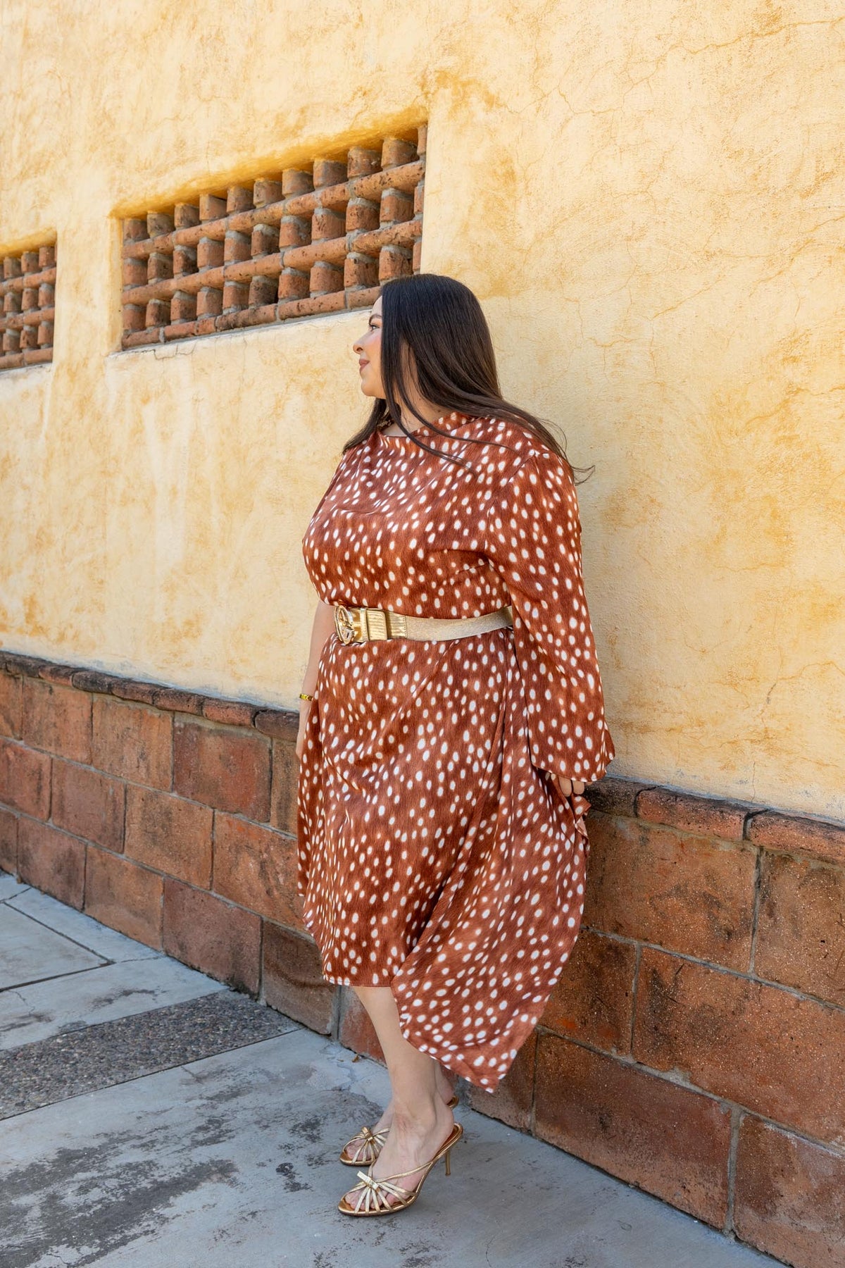 Vestido Curvy Satín Asimétrico Print Café