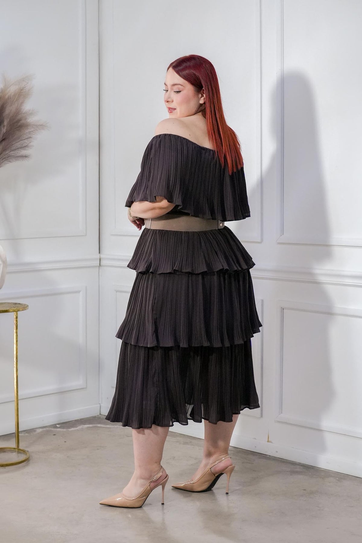 Vestido Curvy Off Shoulder Holanes Plisado Café