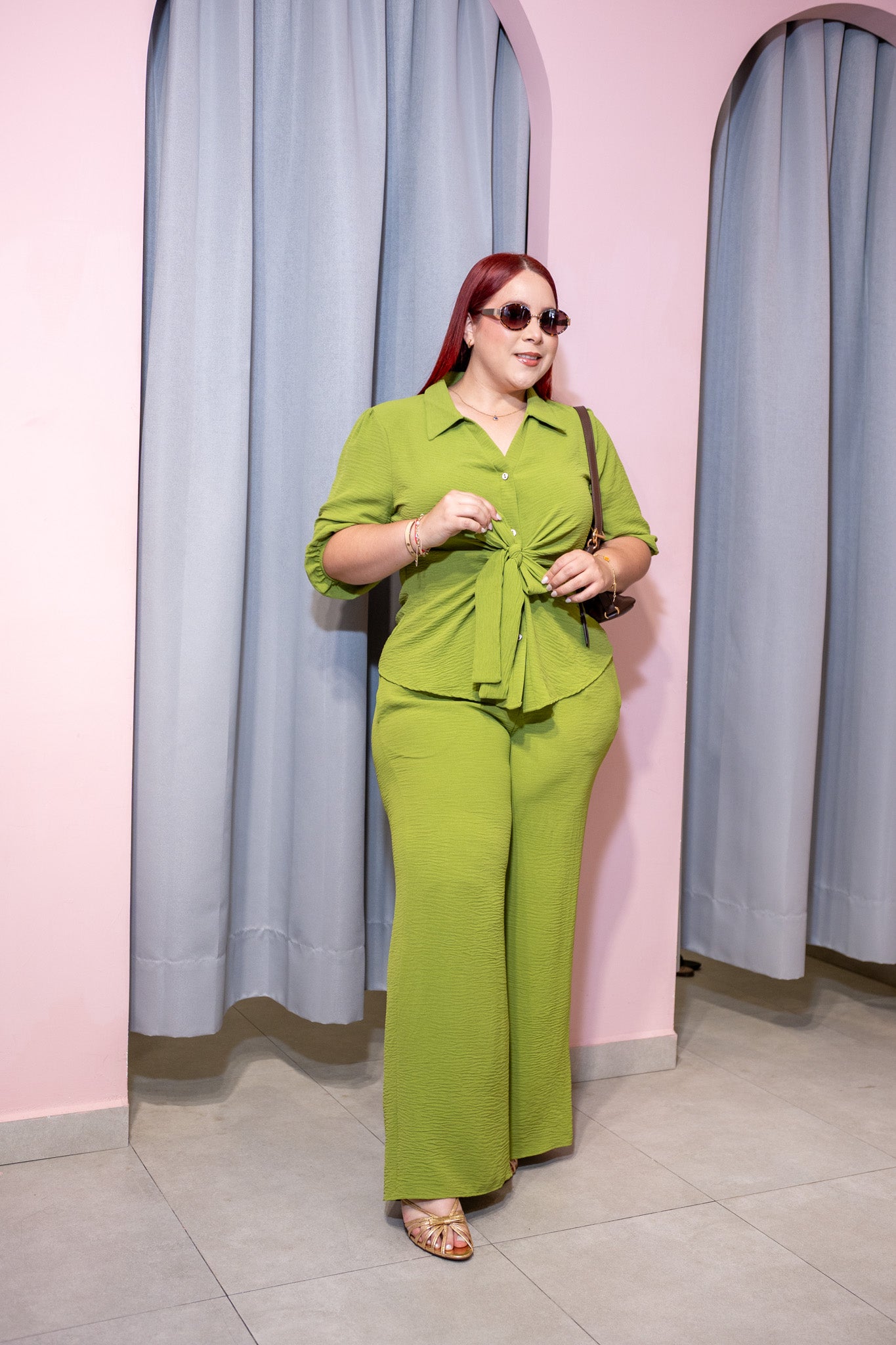 Set Blusa y Pantalon Wide Leg Curvy Manga Corta con Lazo Verde