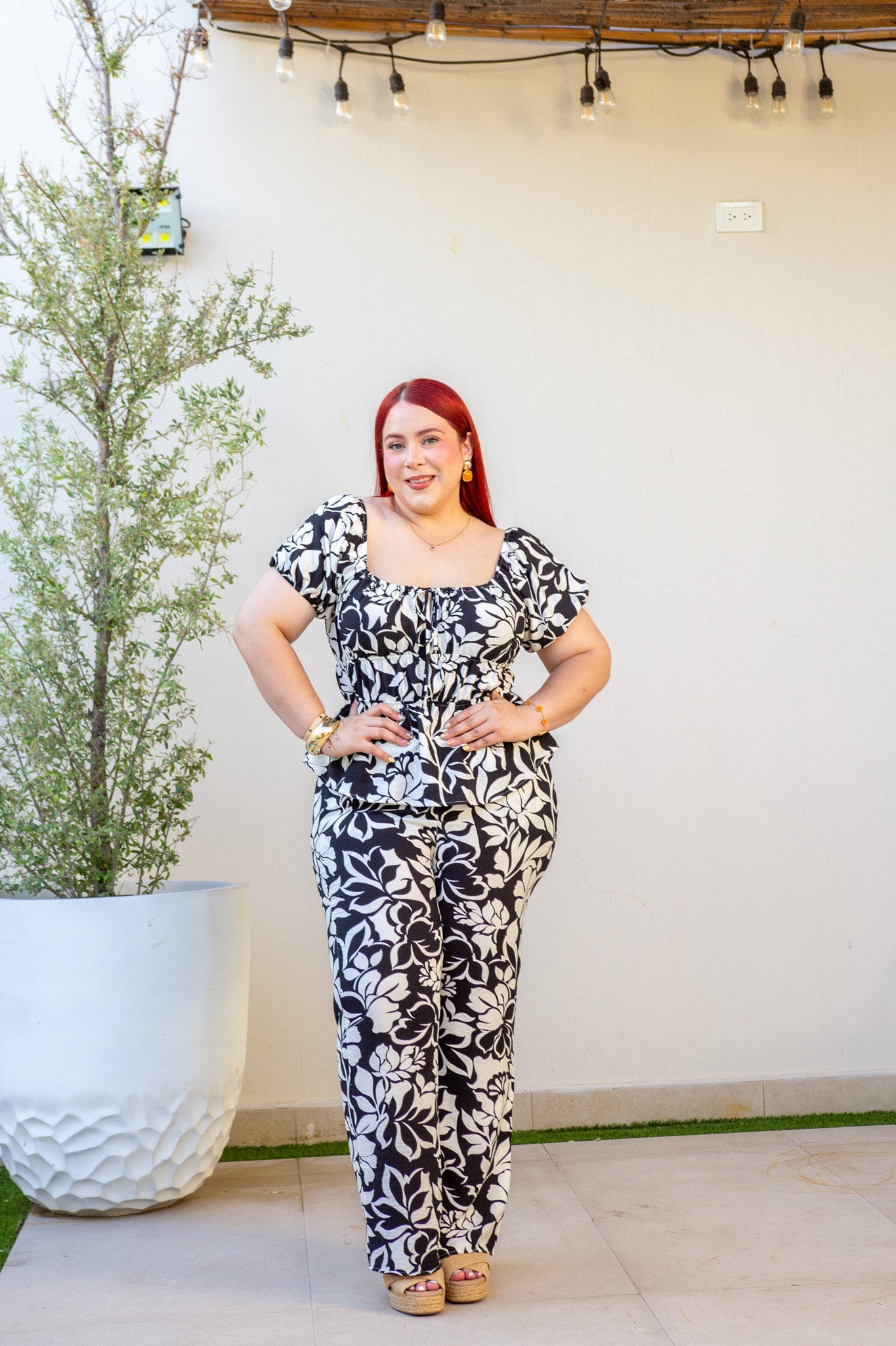 Set Curvy Top Peplum y Pantalón Palazzo Floral Blanco y Negro