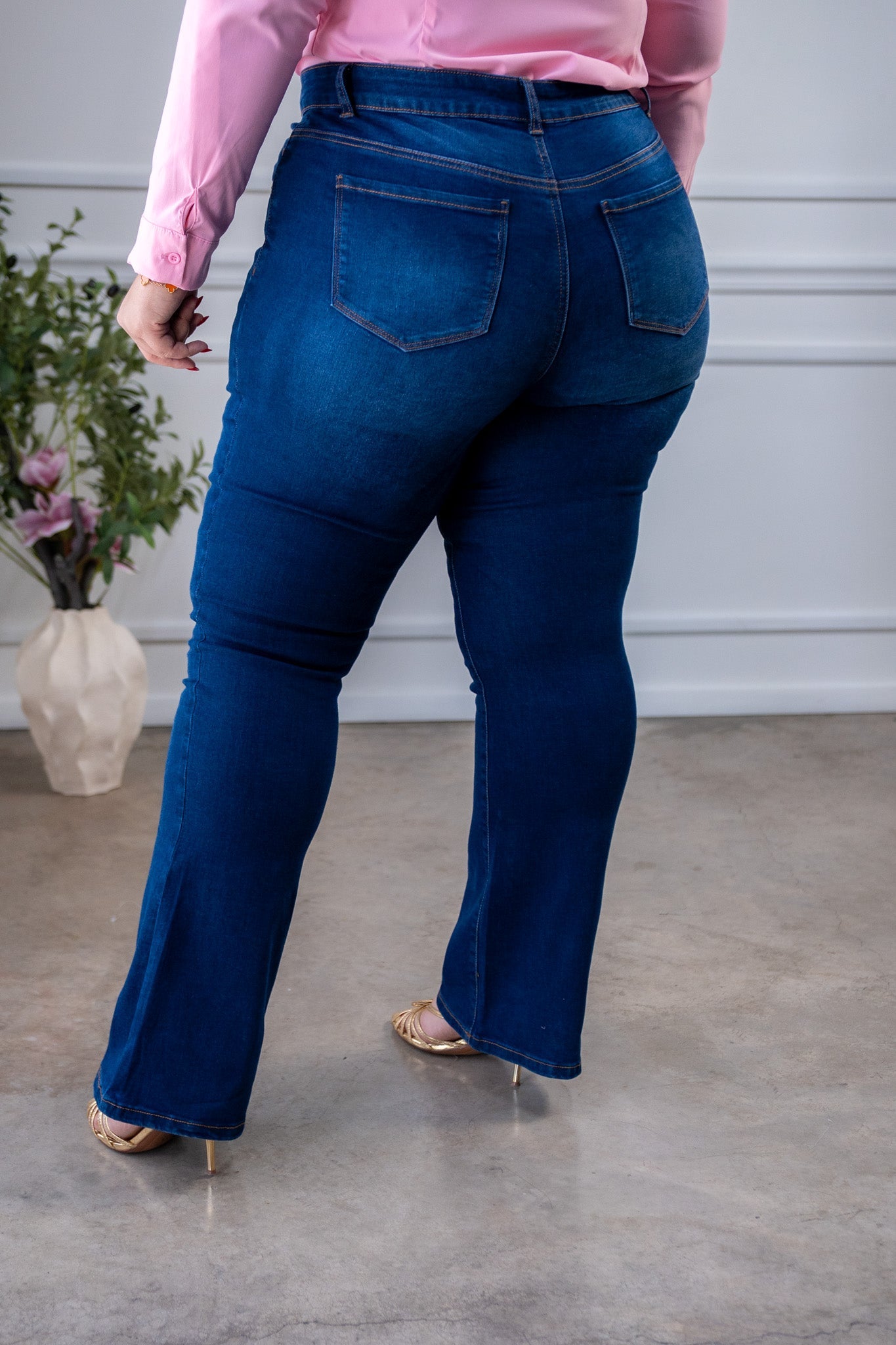 Jeans Curvy Campana Tiro Alto Liso Oscuro