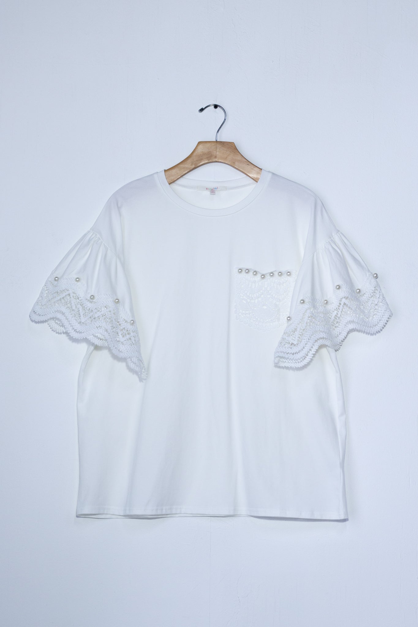 Blusa detalles de encaje con perlas