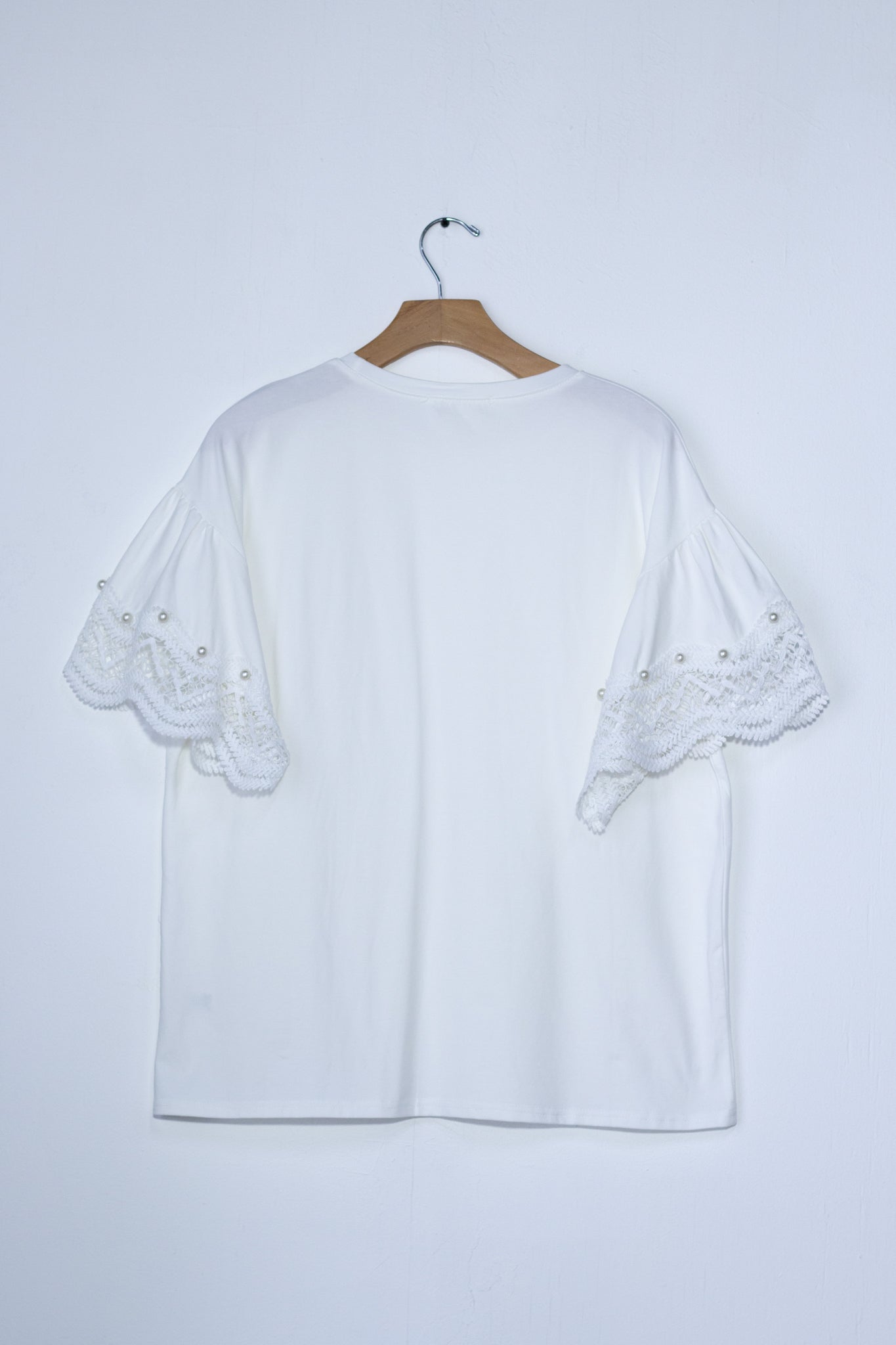 Blusa detalles de encaje con perlas