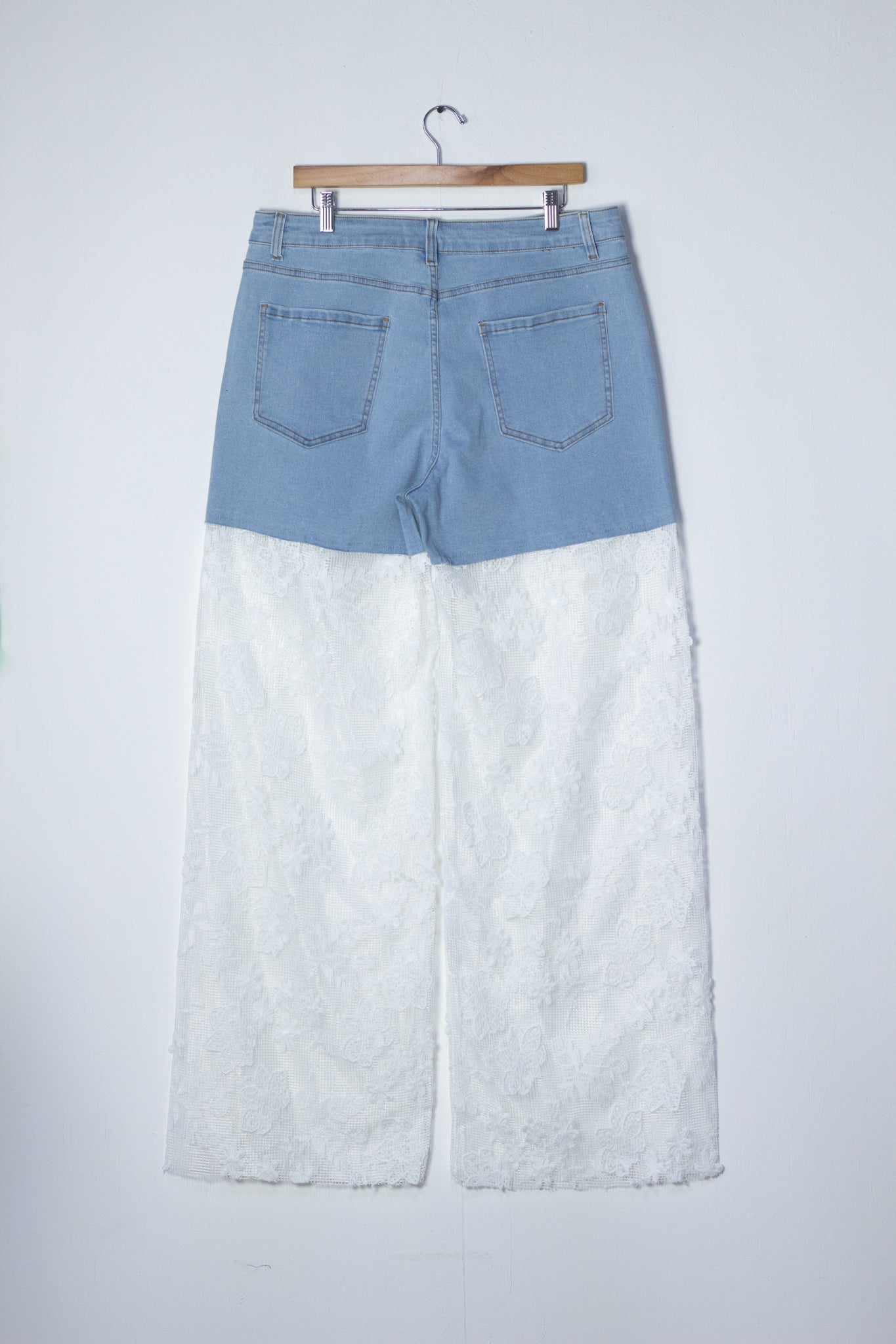 Jeans c/encaje denim claro