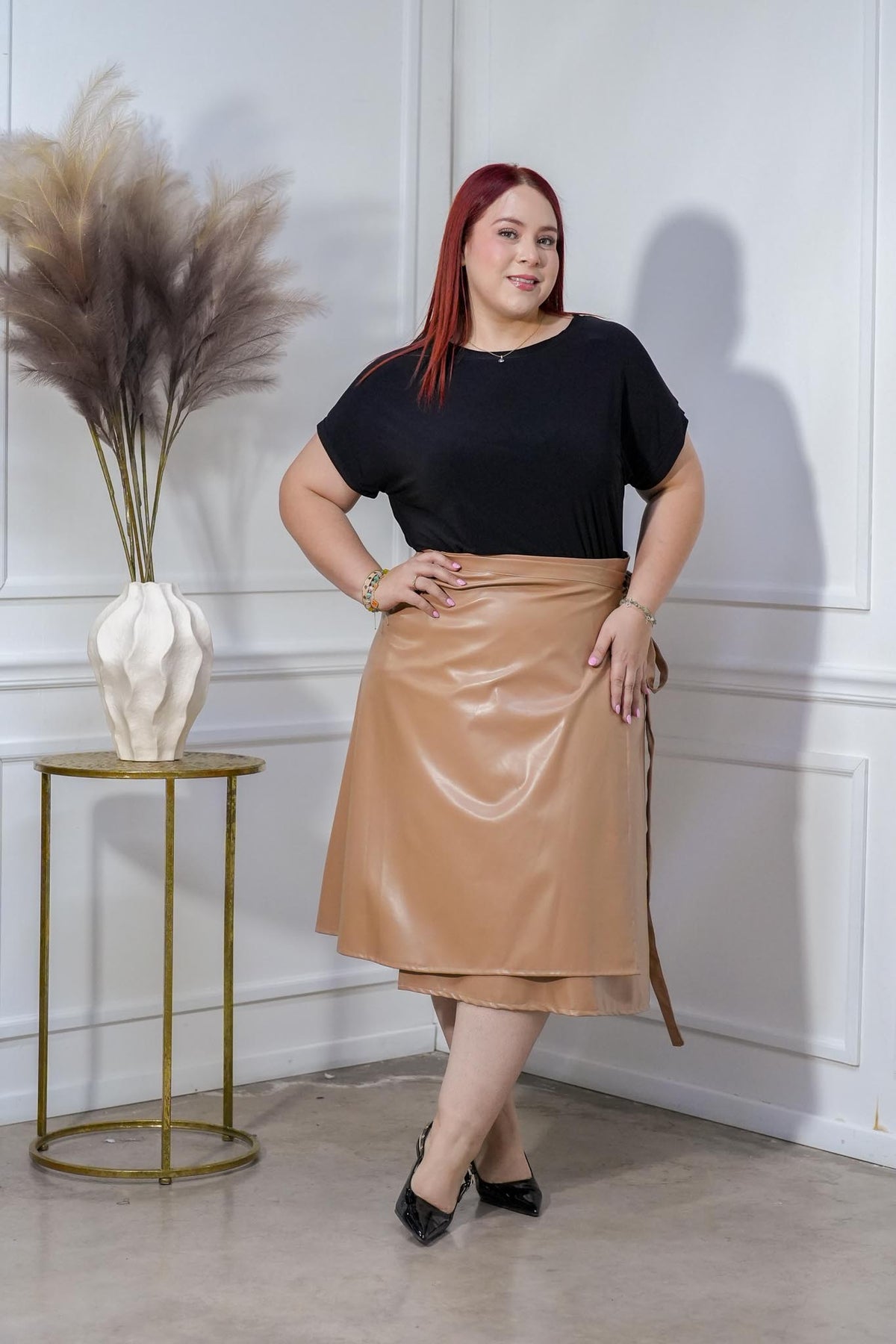 Falda Curvy Midi Envolvente Cuero Beige