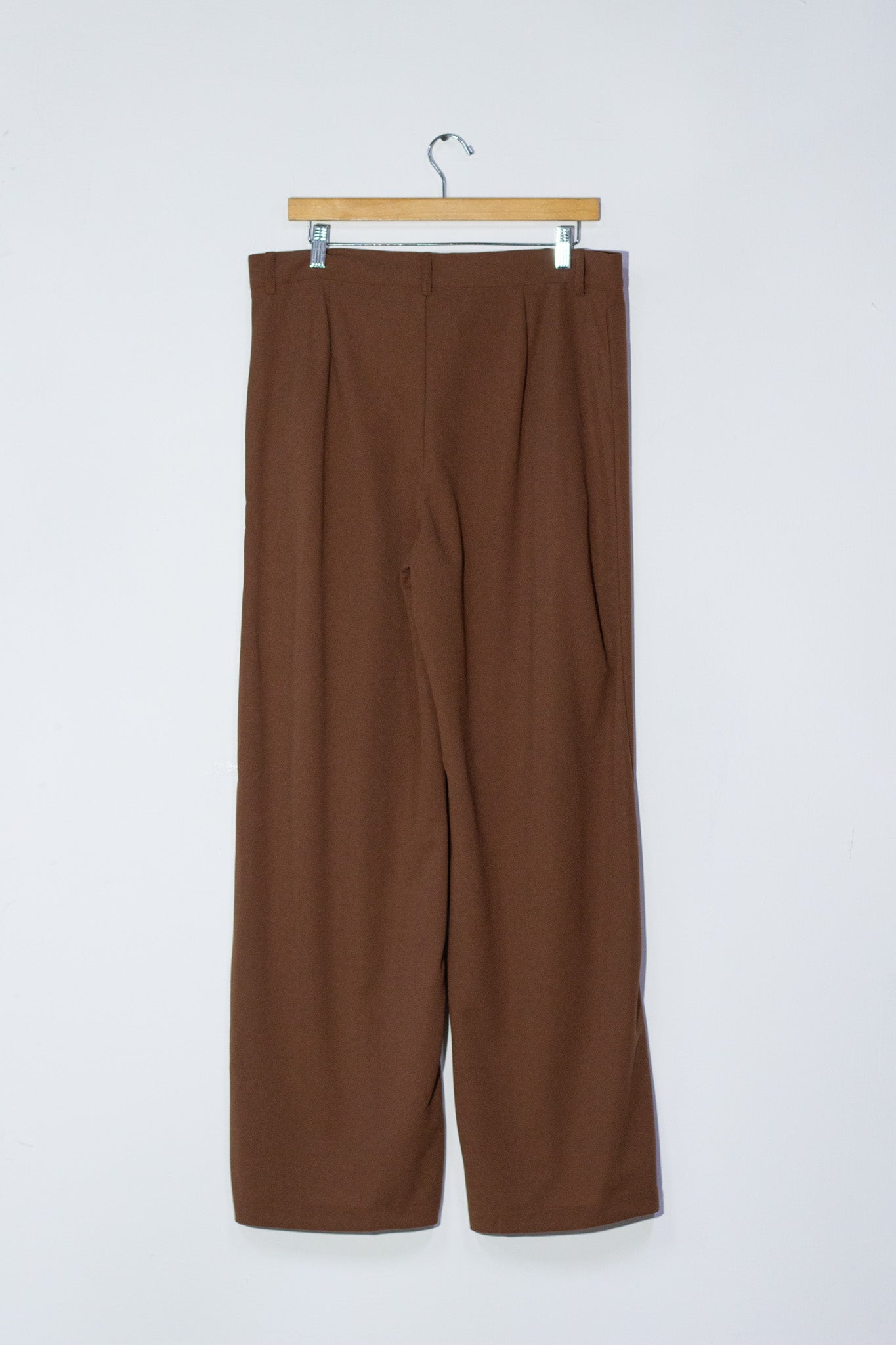 Pantalon tipo palazo recto cafe